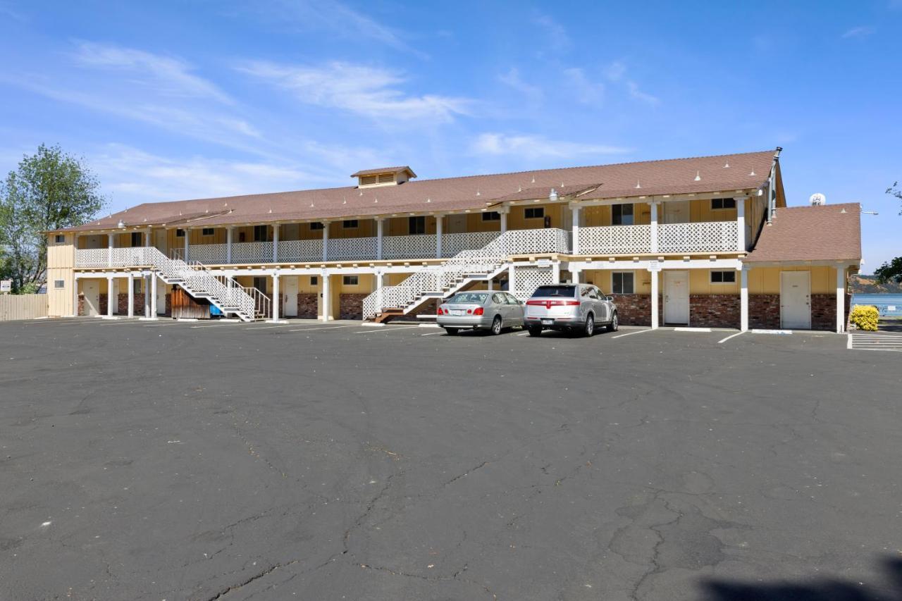 Skylark Shores Resort Lakeport Exterior photo